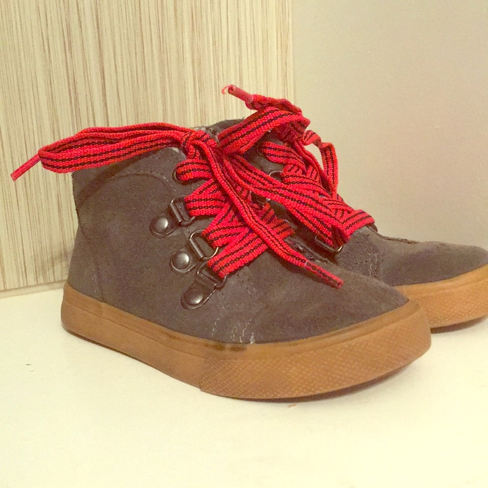 Boys shoes. Excellent condition.